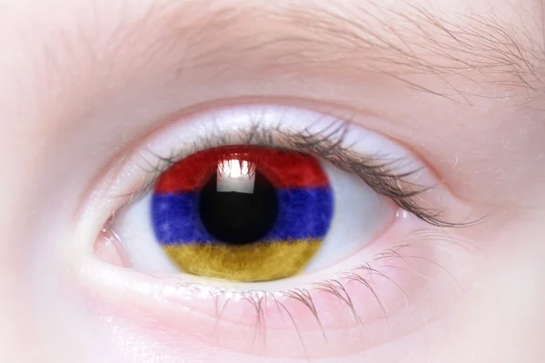 アルメニアの国旗が付いている人間の目 — ストック写真