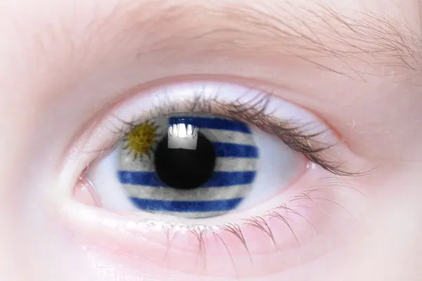 Olho humano com bandeira nacional de uruguai — Fotografia de Stock