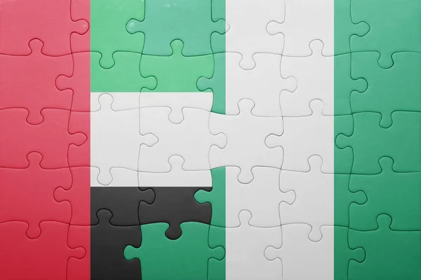 Puzzle con la bandiera nazionale di emirati arabi uniti e nigeria — Foto Stock