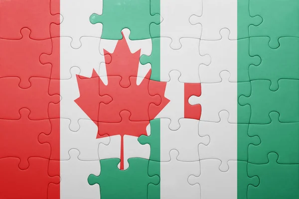 Puzzle con la bandiera nazionale del Canada e della Nigeria — Foto Stock