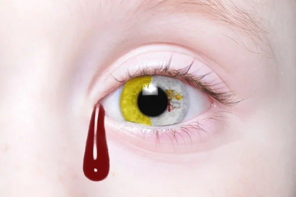 Occhio umano con bandiera nazionale della città vaticana con lacrime di sangue . — Foto Stock