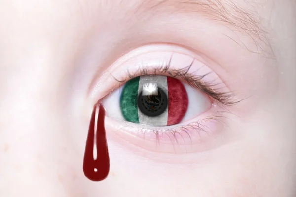 Ojo humano con bandera nacional de México — Foto de Stock