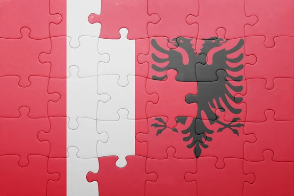 페루, 알바니아의 국기와 함께 퍼즐 — 스톡 사진