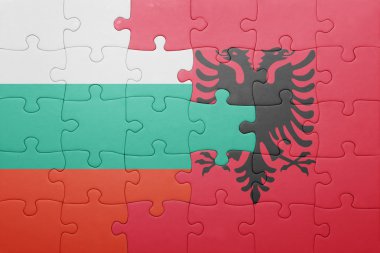 Bulgaristan ve Arnavutluk ulusal bayrak ile bulmaca 