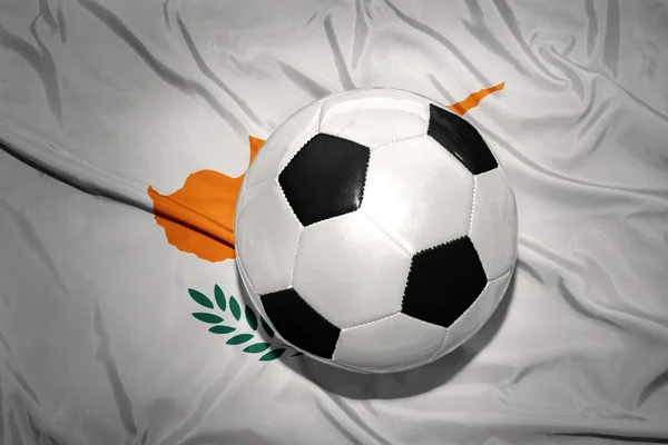 Zwartwit Voetbal bal op de nationale vlag van cyprus — Stockfoto