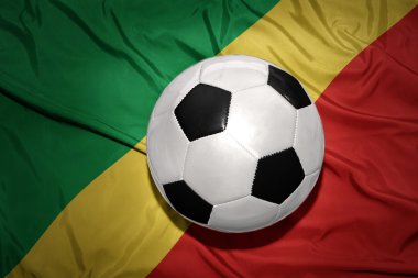 Kongo Cumhuriyeti bayrağı üzerinde siyah beyaz futbol topu