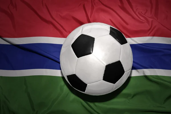 Balón de fútbol blanco y negro en la bandera nacional de Gambia —  Fotos de Stock