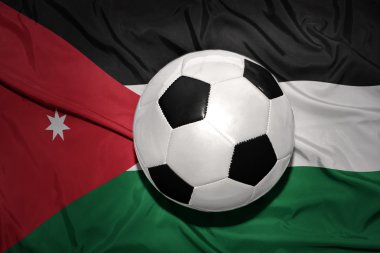 Ürdün bayrağı üzerinde siyah beyaz futbol topu