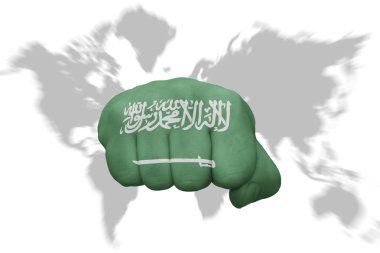 Suudi Arabistan bayrağı dünya harita arka plan üzerinde ile yumruk