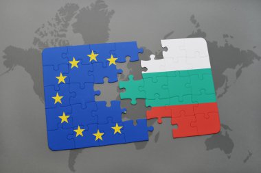 Bulgaristan ve Avrupa Birliği'nin ulusal bayrak dünya harita arka plan üzerinde ile bulmaca.