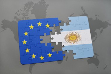 Arjantin ve Avrupa Birliği'nin ulusal bayrak bir dünya haritası üzerinde ile bulmaca