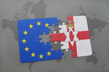 bir dünya haritası arka plan üzerinde kuzey İrlanda ve Avrupa Birliği ulusal bayrağı ile bulmaca.