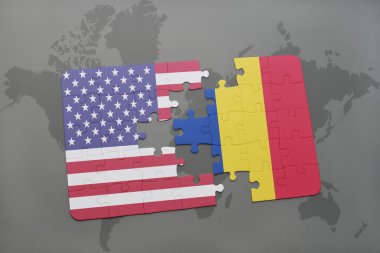 Amerika Birleşik Devletleri ve Romanya ulusal bayrak dünya harita arka plan üzerinde ile bulmaca