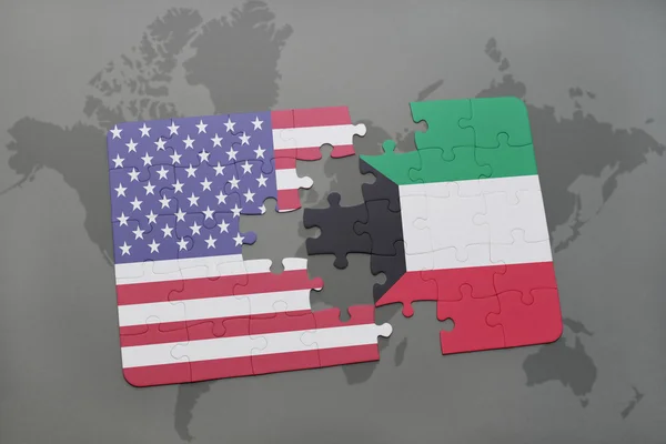 Amerika Birleşik Devletleri ve Kuveyt ulusal bayrak dünya harita arka plan üzerinde ile bulmaca — Stok fotoğraf