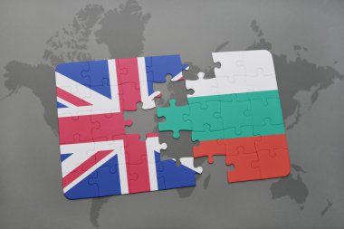 Büyük Britanya ve Bulgaristan Ulusal bayrak dünya harita arka plan üzerinde ile bulmaca