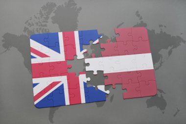 Büyük Britanya ve Letonya ulusal bayrak dünya harita arka plan üzerinde ile bulmaca