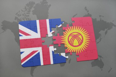 bir dünya haritası arka plan üzerinde Büyük Britanya ve Kırgızistan ulusal bayrağı ile bulmaca.