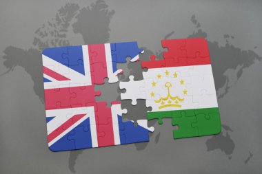 bir dünya haritası arka plan üzerinde büyük Britanya ve Tacikistan ulusal bayrağı ile bulmaca.
