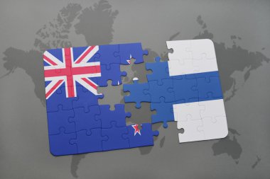 bir dünya haritası arka plan üzerinde Yeni Zelanda ve Finlandiya ulusal bayrağı ile bulmaca