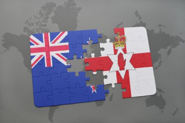 bir dünya haritası arka plan üzerinde Yeni Zelanda ve Kuzey İrlanda ulusal bayrağı ile bulmaca
