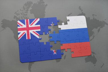 bir dünya haritası arka plan üzerinde Yeni Zelanda ve Rusya ulusal bayrağı ile bulmaca