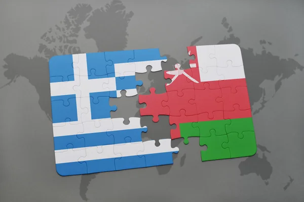 Quebra-cabeça com a bandeira nacional da Grécia e oman em um fundo de mapa do mundo . — Fotografia de Stock