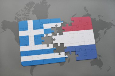 Yunanistan ve Hollanda ulusal bayrak dünya harita arka plan üzerinde ile bulmaca.
