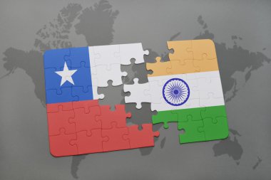 bir dünya haritası arka plan üzerinde şili ve Hindistan ulusal bayrağı ile bulmaca.