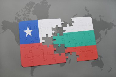 bir dünya haritası arka plan üzerinde şili ve bulgaristan ulusal bayrağı ile bulmaca.