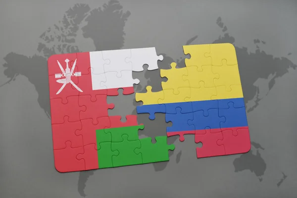 Rompecabezas con la bandera nacional de Omán y Colombia en un mapa del mundo fondo . — Foto de Stock