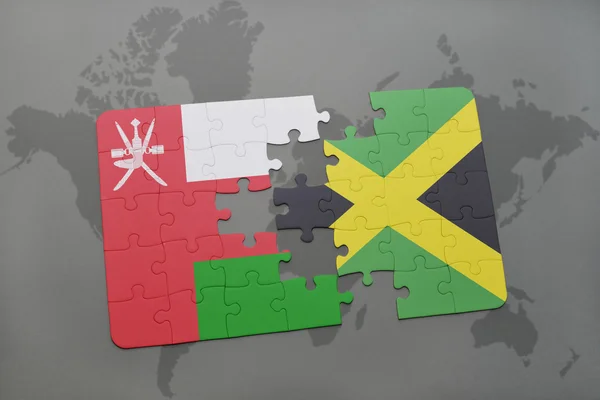 Quebra-cabeça com a bandeira nacional de oman e jamaica em um fundo de mapa do mundo . — Fotografia de Stock