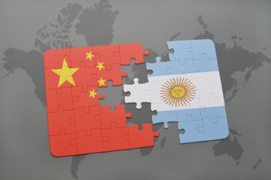 bir dünya haritası arka plan üzerinde Çin ve Arjantin ulusal bayrağı ile bulmaca.