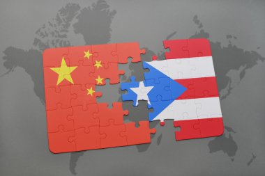 Çin ve Porto Riko dünya harita arka plan üzerinde bayrağı ile bulmaca.