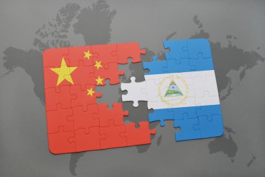 Dünya harita arka plan üzerinde Çin ve Nikaragua Ulusal bayrakla bulmaca.