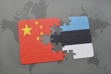 Dünya harita arka plan üzerinde Çin ve Estonya ulusal bayrakla bulmaca.