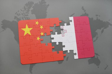 Dünya harita arka plan üzerinde Çin ve malta bayrağı ulusal ile bulmaca.