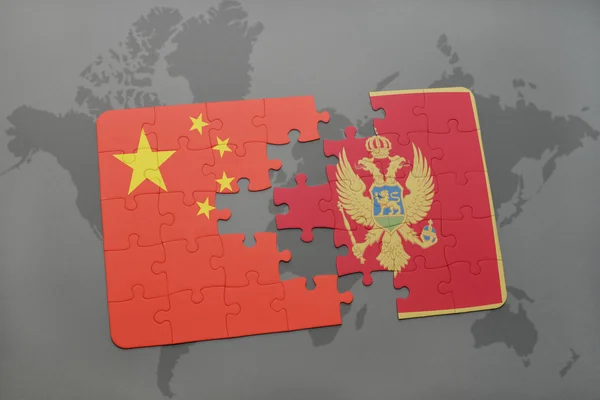 益智与世界地图背景上的中国和黑山国旗. — 图库照片