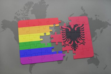 bir dünya haritası arka plan üzerinde arnavutluk ve gay gökkuşağı bayrağı ulusal bayrağı ile bulmaca.
