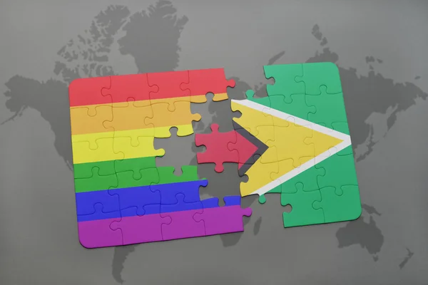 Quebra-cabeça com a bandeira nacional da Guiana e bandeira do arco-íris gay em um fundo de mapa do mundo . — Fotografia de Stock