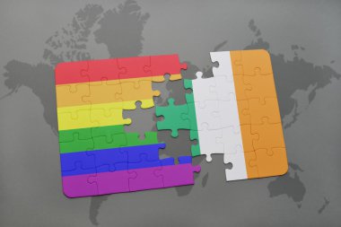 bir dünya haritası arka plan üzerinde İrlanda ve eşcinsel gökkuşağı bayrağı ulusal bayrağı ile bulmaca.