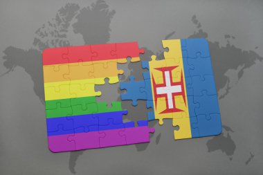 bir dünya haritası arka plan üzerinde madeira ve eşcinsel gökkuşağı bayrağı ulusal bayrağı ile bulmaca.