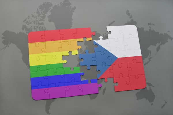 Puzzle a nemzeti zászló a Cseh Köztársaság és a homoszexuális Szivárvány zászló a világtérképen háttér. — Stock Fotó