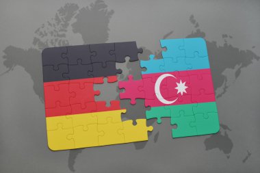 bir dünya haritası arka plan üzerinde Almanya ve Azerbaycan ulusal bayrağı ile bulmaca.