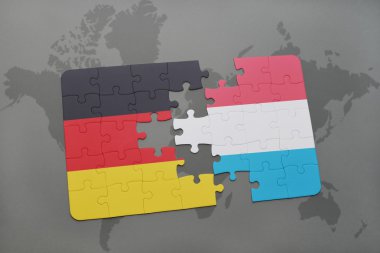 bir dünya haritası arka plan üzerinde Almanya ve Lüksemburg ulusal bayrağı ile bulmaca.