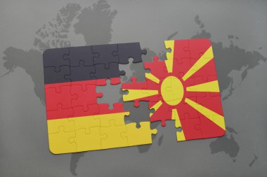 bir dünya haritası arka plan üzerinde Almanya ve Makedonya ulusal bayrağı ile bulmaca.