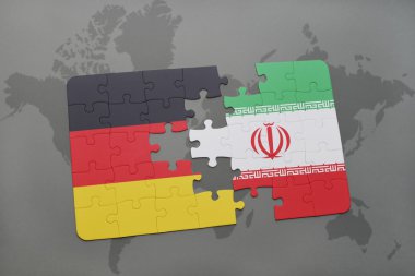 bir dünya haritası arka plan üzerinde Almanya ve İran ulusal bayrağı ile bulmaca.