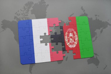 bir dünya haritası arka plan üzerinde Fransa ve Afganistan ulusal bayrağı ile bulmaca.