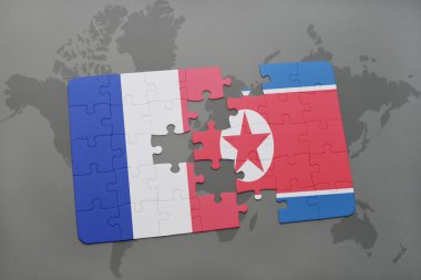 bir dünya haritası arka plan üzerinde Fransa ve Kuzey Kore ulusal bayrağı ile bulmaca.