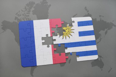 bir dünya haritası arka plan üzerinde Fransa ve Uruguay ulusal bayrağı ile bulmaca.