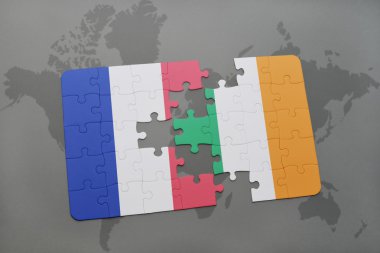 bir dünya haritası arka plan üzerinde Fransa ve İrlanda ulusal bayrağı ile bulmaca.